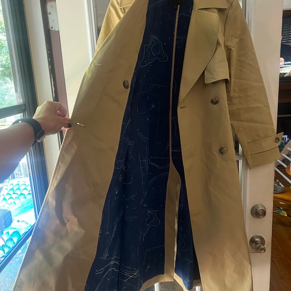 Retired Banana Republic Tan and Blue Trench Coat - Picture 3 of 9